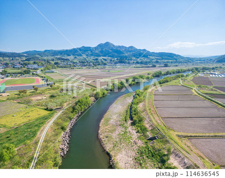 「青森県」名久井岳と馬淵川の風景 114636545