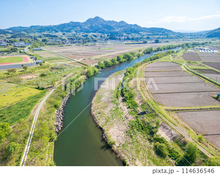 「青森県」名久井岳と馬淵川の風景 「青森県」名久井岳と馬淵川の風景 114636546