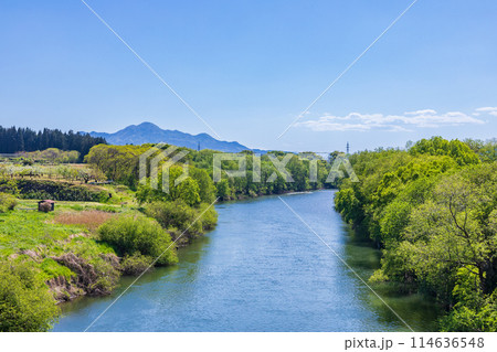 「青森県」名久井岳と馬淵川の風景 「青森県」名久井岳と馬淵川の風景 114636548
