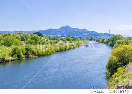 「青森県」名久井岳と馬淵川の風景 114636549