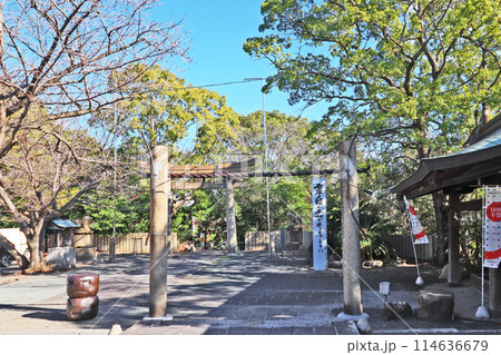北九州市八幡東区の豊山八幡神社境内にある鉄のしめ縄 114636679