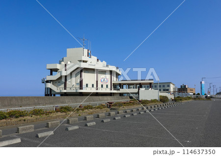 日本海に面した長岡市寺泊水族博物館(新潟県長岡市寺泊) 日本海に面した長岡市寺泊水族博物館(新潟県長岡市寺泊) 114637350