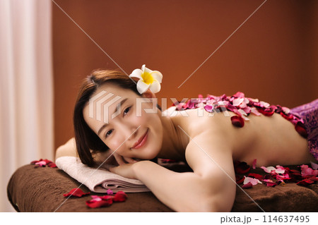 若い女性のビューティー　エステイメージ 114637495