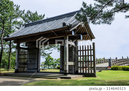 御門と西田橋　石橋記念公園 114640323