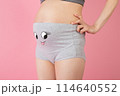 妊婦さんのお腹  114640552