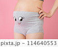 妊婦さんのお腹  114640553