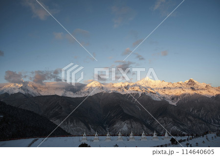 meili snow mountain at sunrise with with white pagodas, yunnan, china meili snow mountain at sunrise with with white pagodas, yunnan, china 114640605