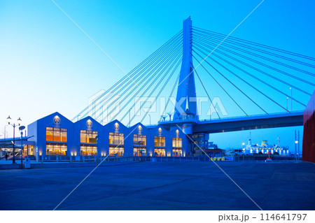 A-FACTORY エーファクトリーと青森ベイブリッジ 夕景 夜景 A-FACTORY エーファクトリーと青森ベイブリッジ 夕景 夜景 114641797