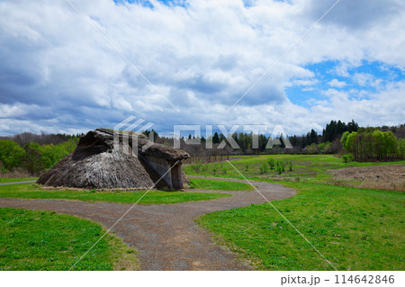 三内丸山遺跡　世界遺産　縄文時代のムラ 114642846