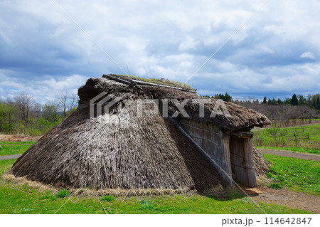 三内丸山遺跡　世界遺産　縄文時代のムラ 114642847