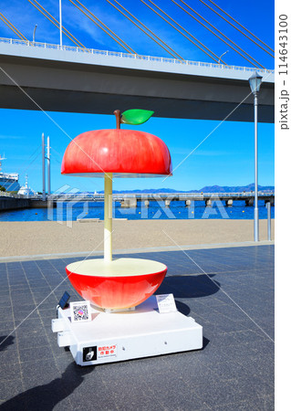 びっくりんごと青森ベイブリッジ 114643100