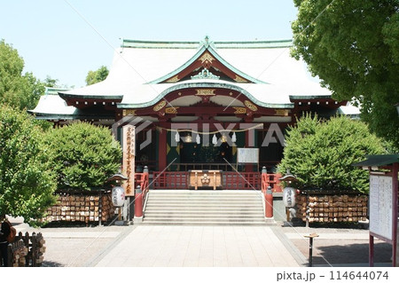 新緑に包まれた亀戸天神社 114644074