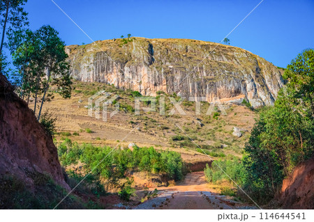 view of hills and mountains along main Madagascar road 114644541