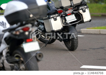 駐車中のオートバイ 駐車中のオートバイ 114648708