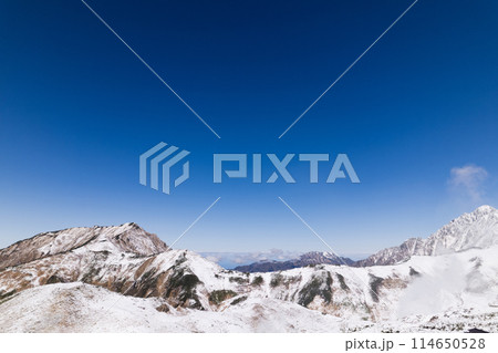 空撮室堂平ミクルガ池付近上空から奥大日岳方面 114650528