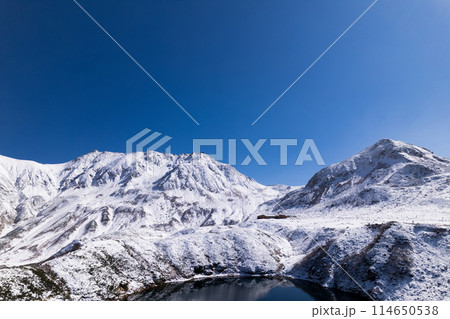 空撮室堂平ミクリガ池上空から立山連峰、浄土山 114650538