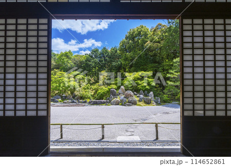 京都　金地院　方丈から見える鶴亀の庭 114652861