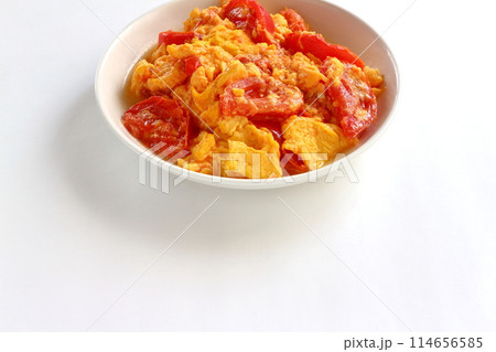 白背景のトマト卵炒め 114656585