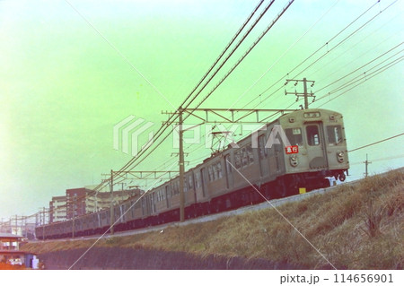 東急の元祖7000系8両編成の急行、7022他、日吉ー綱島、1979年12月29日 114656901