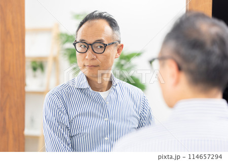 ミドル男性　メガネ　選ぶ 114657294