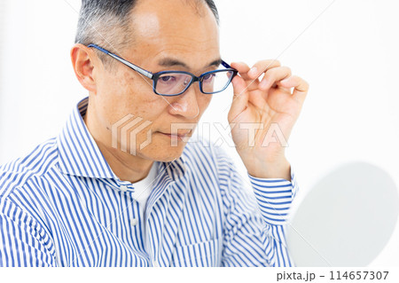 ミドル男性　メガネ　選ぶ 114657307