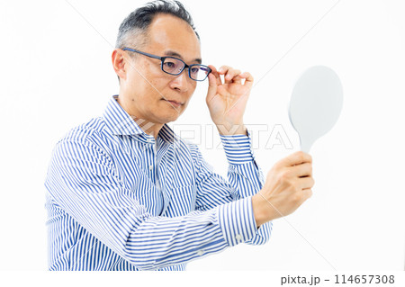 ミドル男性　メガネ　選ぶ 114657308