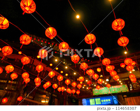 台湾・夜の九份（九分）老街_HDR・アニメ風 114658307