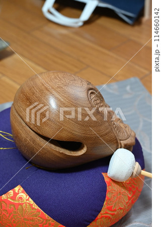 ありがたい仏具の木魚 114660142
