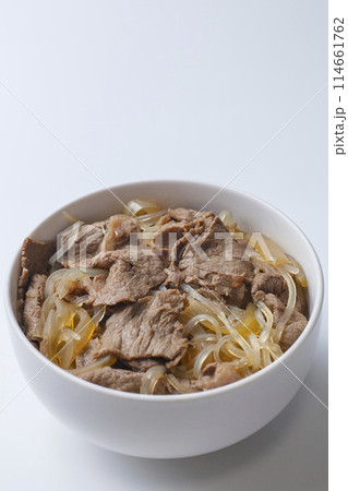 白背景の牛丼の写真 白背景の牛丼の写真 114661762