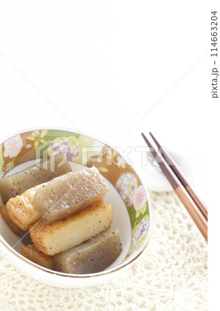 コンニャクとさつま揚げ コンニャクとさつま揚げ 114663204