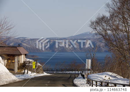 春の十和田湖湖畔路(秋田県側) 春の十和田湖湖畔路(秋田県側) 114663748