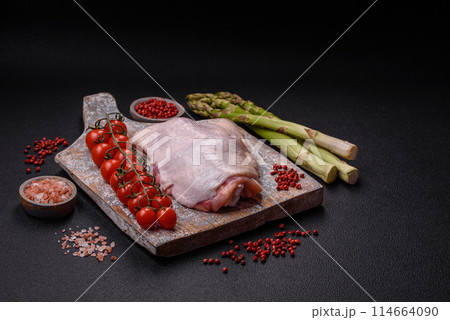 Raw chicken thighs with salt, spices and herbs 114664090