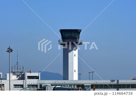 【香川県】晴天の高松空港（管制塔） 114664739