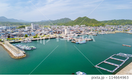 東かがわ市引田漁港の空撮風景 114664963