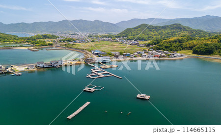 東かがわ市引田にある釣りができる巨大な養殖池 114665115