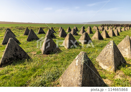 Anti-tank concrete barriers. Anti-tank concrete barriers. 114665868