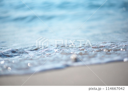 穏やかな波打ち際 114667042