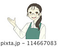 案内をするエプロン姿の店員さん バストアップ 114667083