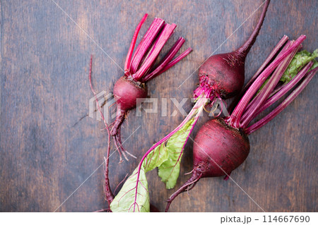 Fresh organic beets, with tops 114667690