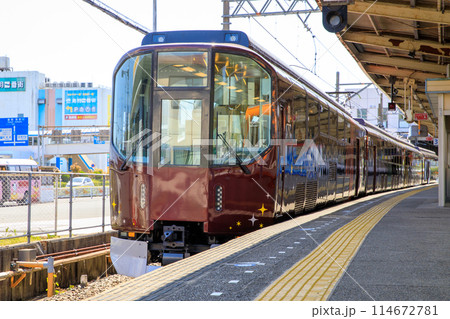 鳥羽駅に停車中の近鉄20000系ビスタカー楽 114672781