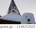 サンタオフィスと雪だるま 114672925