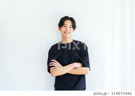 若い男性のポートレート 114672948