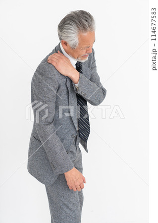 疲れたシニア男性　ビジネス 114677583