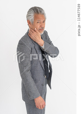 疲れたシニア男性　ビジネス 114677589