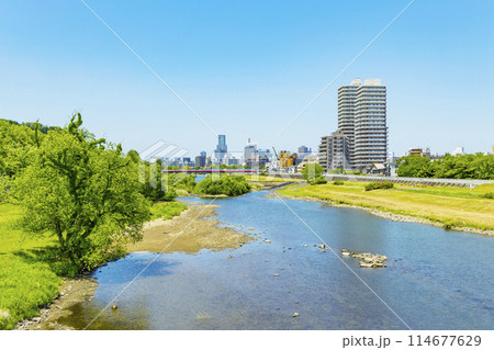 春の広瀬川と仙台市全景 春の広瀬川と仙台市全景 114677629