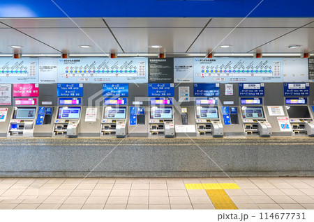 ゆりかもめ新橋駅の自動券売機 ゆりかもめ新橋駅の自動券売機 114677731