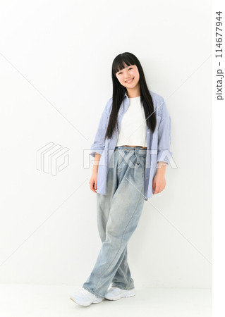 私服の女子高生 ポートレート 縦 私服の女子高生 ポートレート 縦 114677944