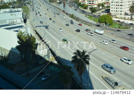 ハリウッドのホテルから眺めるハイウェイ ハリウッドのホテルから眺めるハイウェイ 114679412