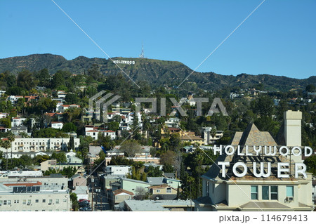 ホテルから眺めるハリウッドサインと街並み 114679413
