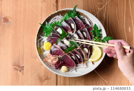 鰹のたたき ( 俯瞰撮影 ) 鰹のたたき ( 俯瞰撮影 ) 114680033